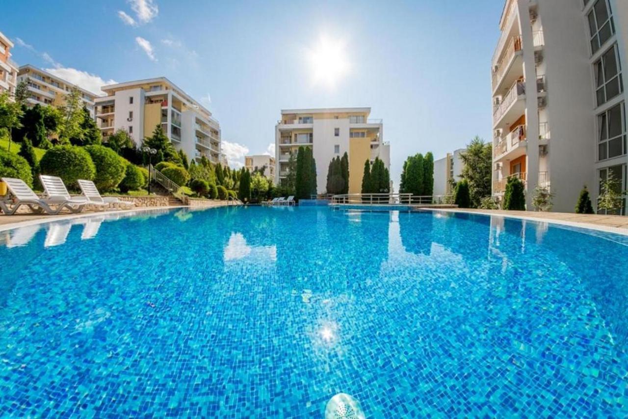 Fort Noks - Menada Apartments Sveti Vlas Luaran gambar