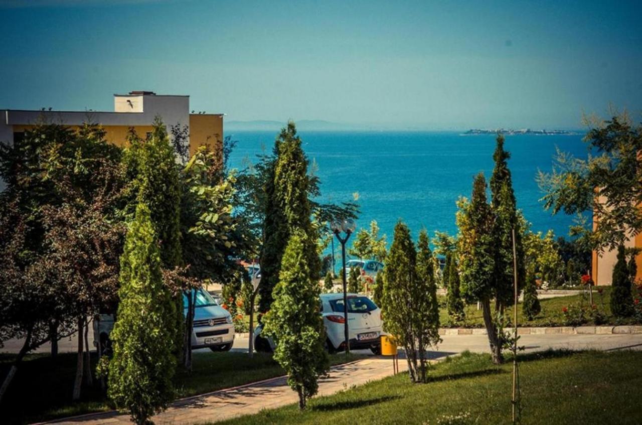 Fort Noks - Menada Apartments Sveti Vlas Luaran gambar