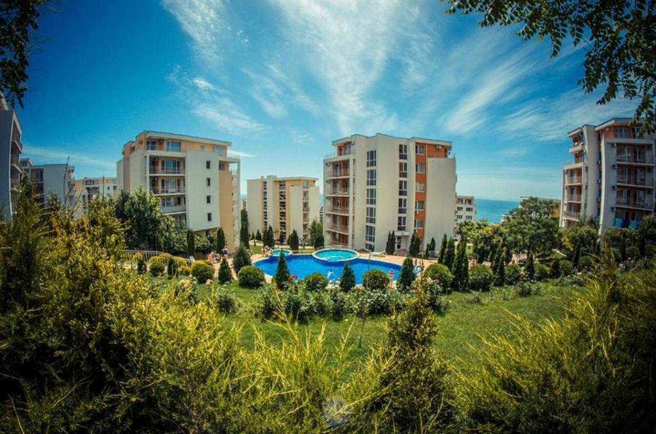 Fort Noks - Menada Apartments Sveti Vlas Luaran gambar
