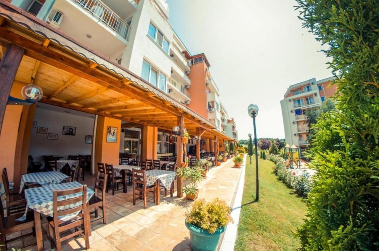 Fort Noks - Menada Apartments Sveti Vlas Luaran gambar