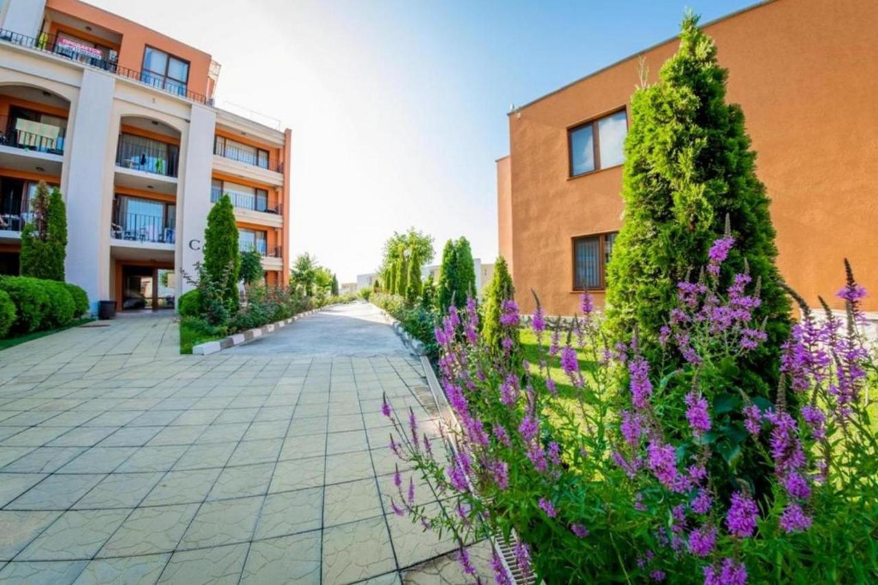 Fort Noks - Menada Apartments Sveti Vlas Luaran gambar