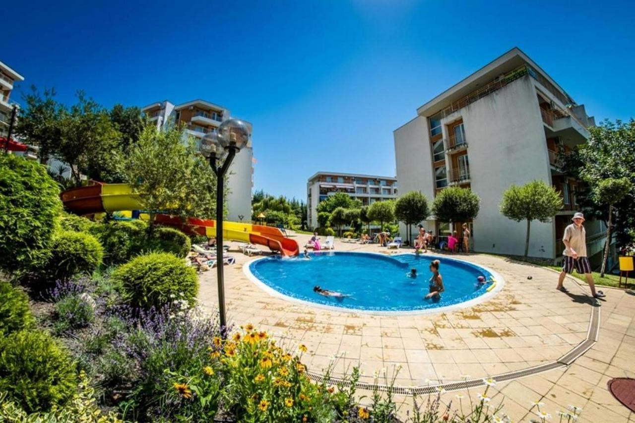 Fort Noks - Menada Apartments Sveti Vlas Luaran gambar