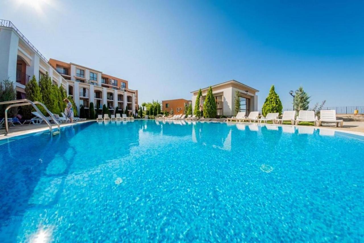 Fort Noks - Menada Apartments Sveti Vlas Luaran gambar