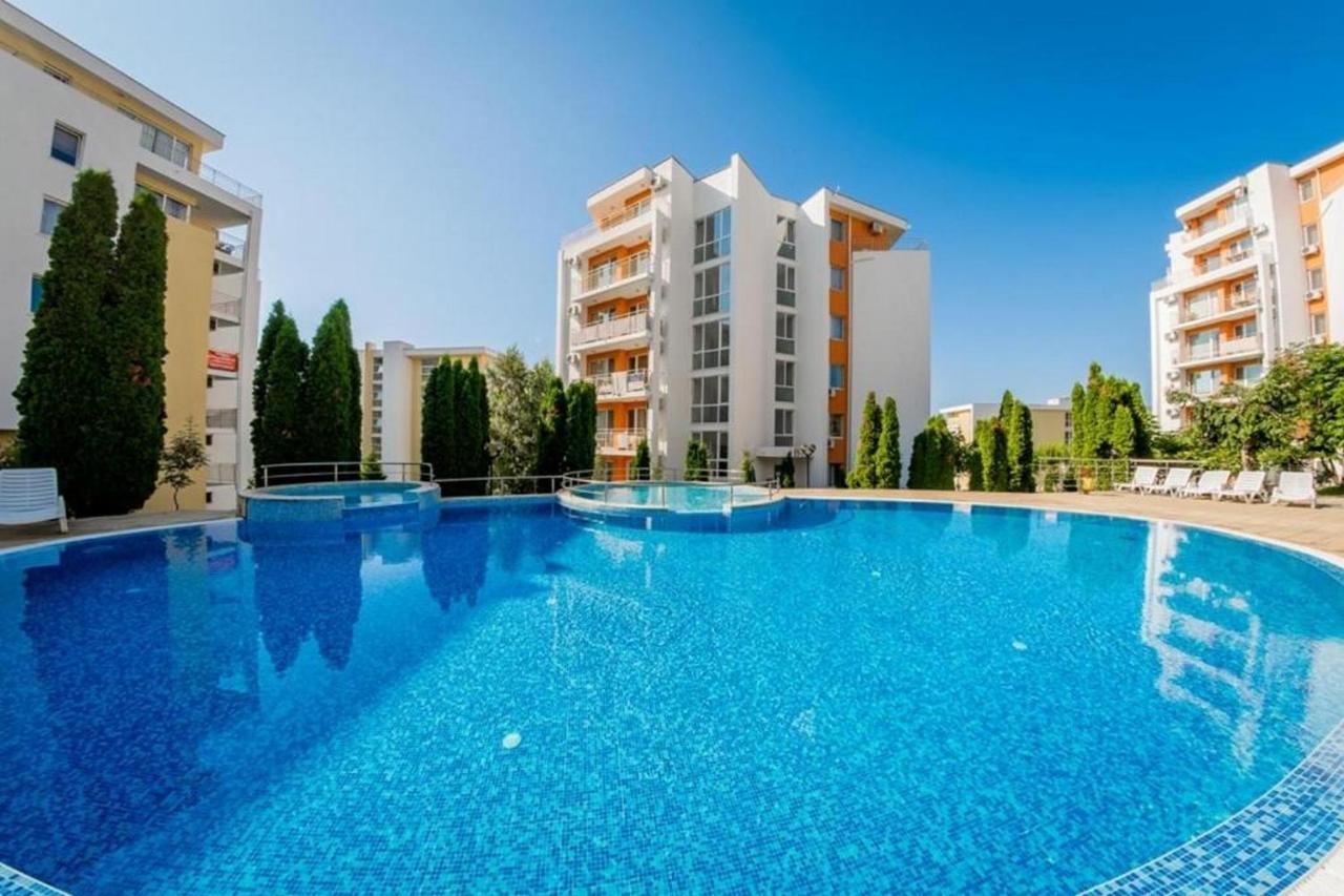 Fort Noks - Menada Apartments Sveti Vlas Luaran gambar