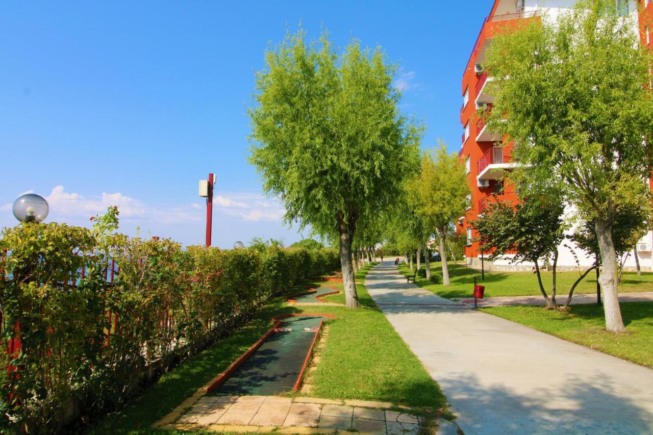 Fort Noks - Menada Apartments Sveti Vlas Luaran gambar
