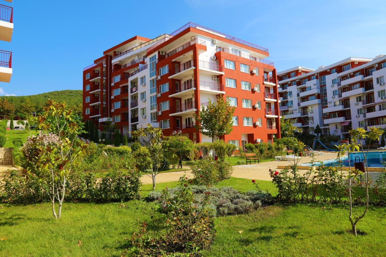 Fort Noks - Menada Apartments Sveti Vlas Luaran gambar