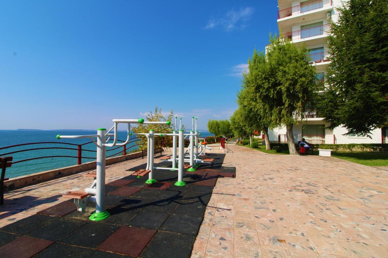 Fort Noks - Menada Apartments Sveti Vlas Luaran gambar